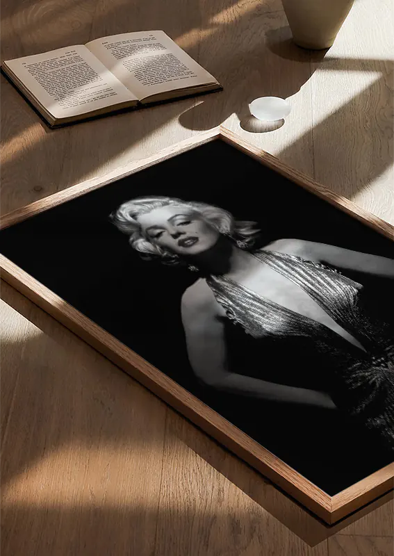 marilyn monroe movie star fashion black and white print